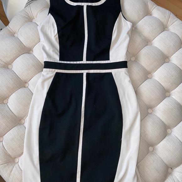 Dresses - Picture 2 of 8